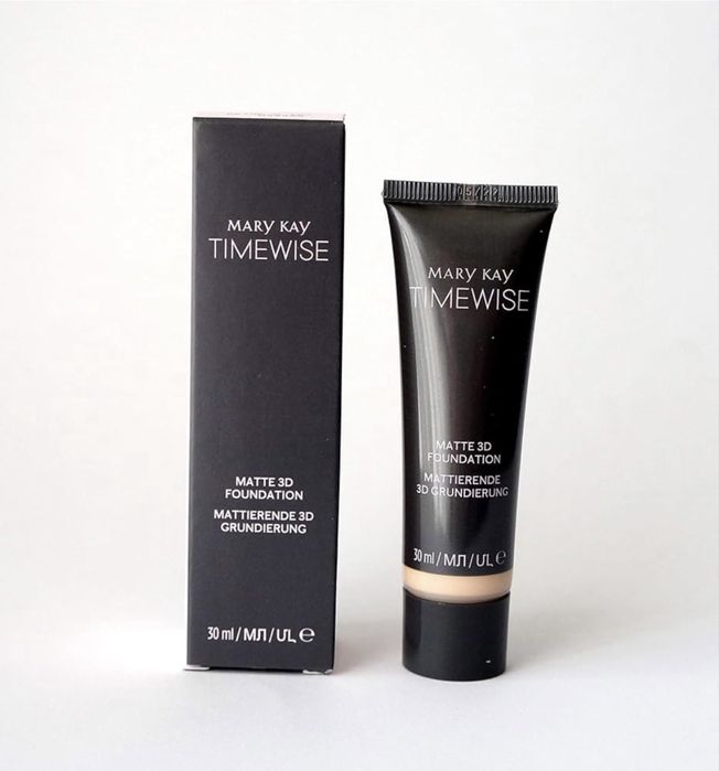 Nowy Matujący lub rozświetlający podkłd Mary Kay