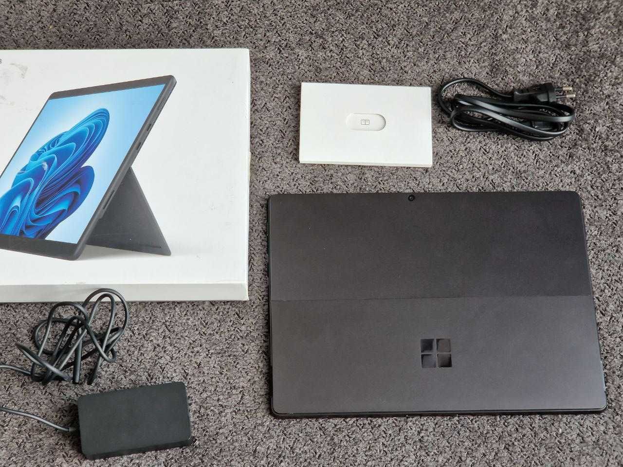 Surface Pro 8 - i5, 8 GB, 512 GB stan idealny grafit