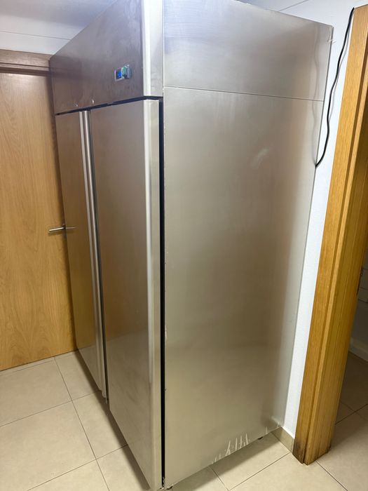 Armário de Congelação 940L