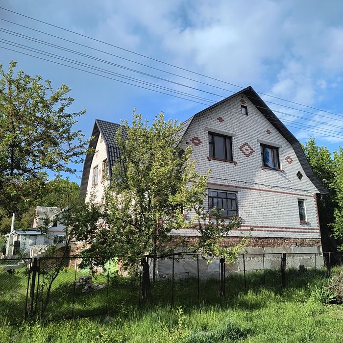Продається будинок з земельною ділянкою в м. Чернігів
