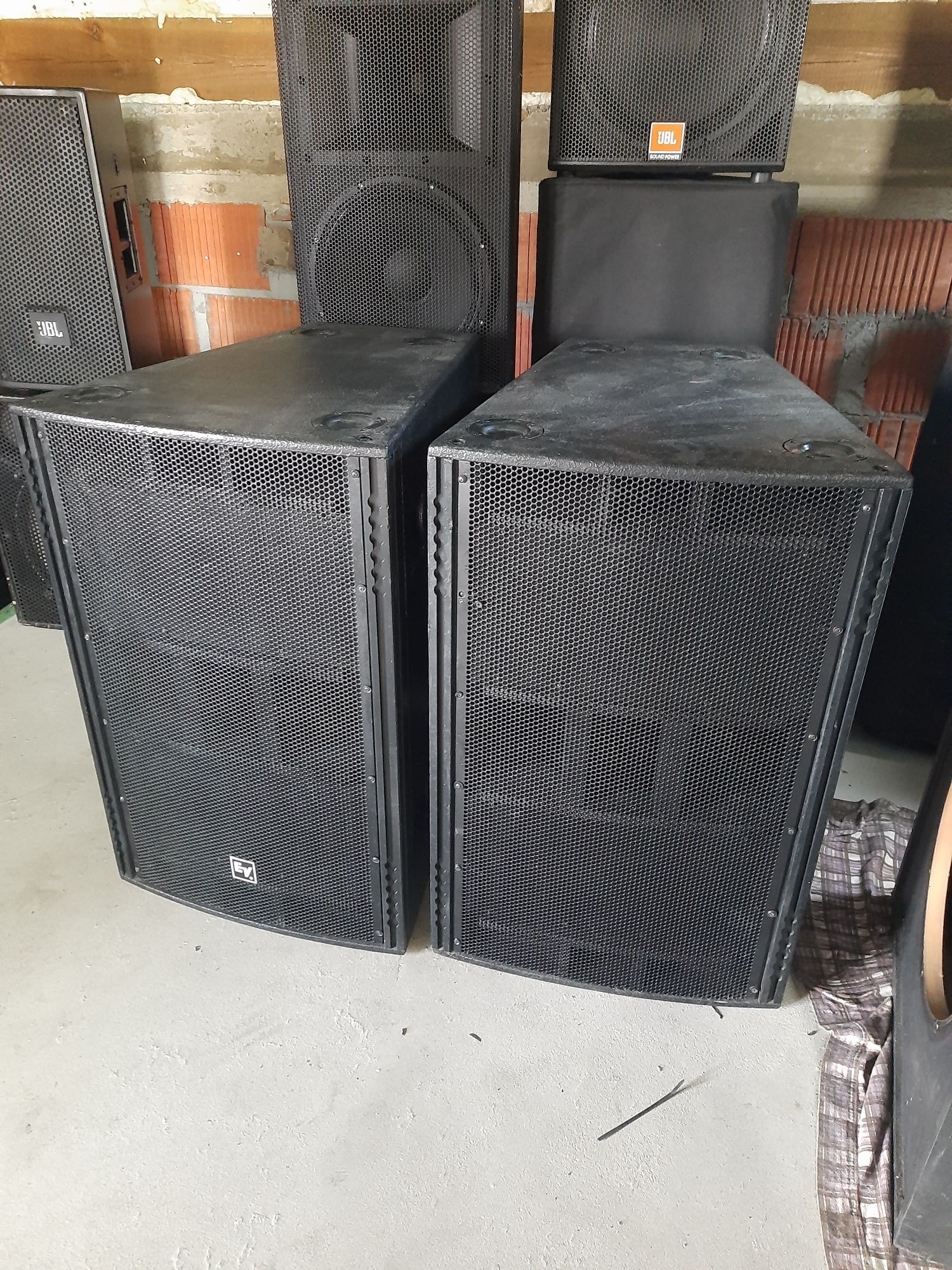 electro-voice  electro voice x-array xb basy EVX180B