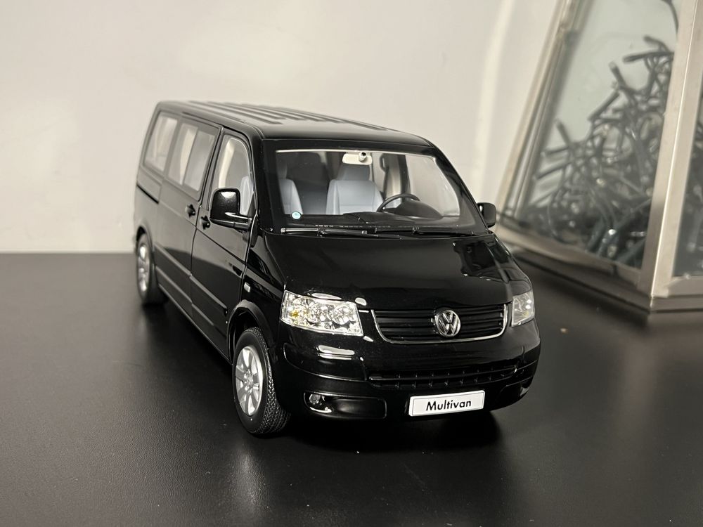 Sprzedam model 1:18 Volkswagen Multivan T5 Norev [NOWY]