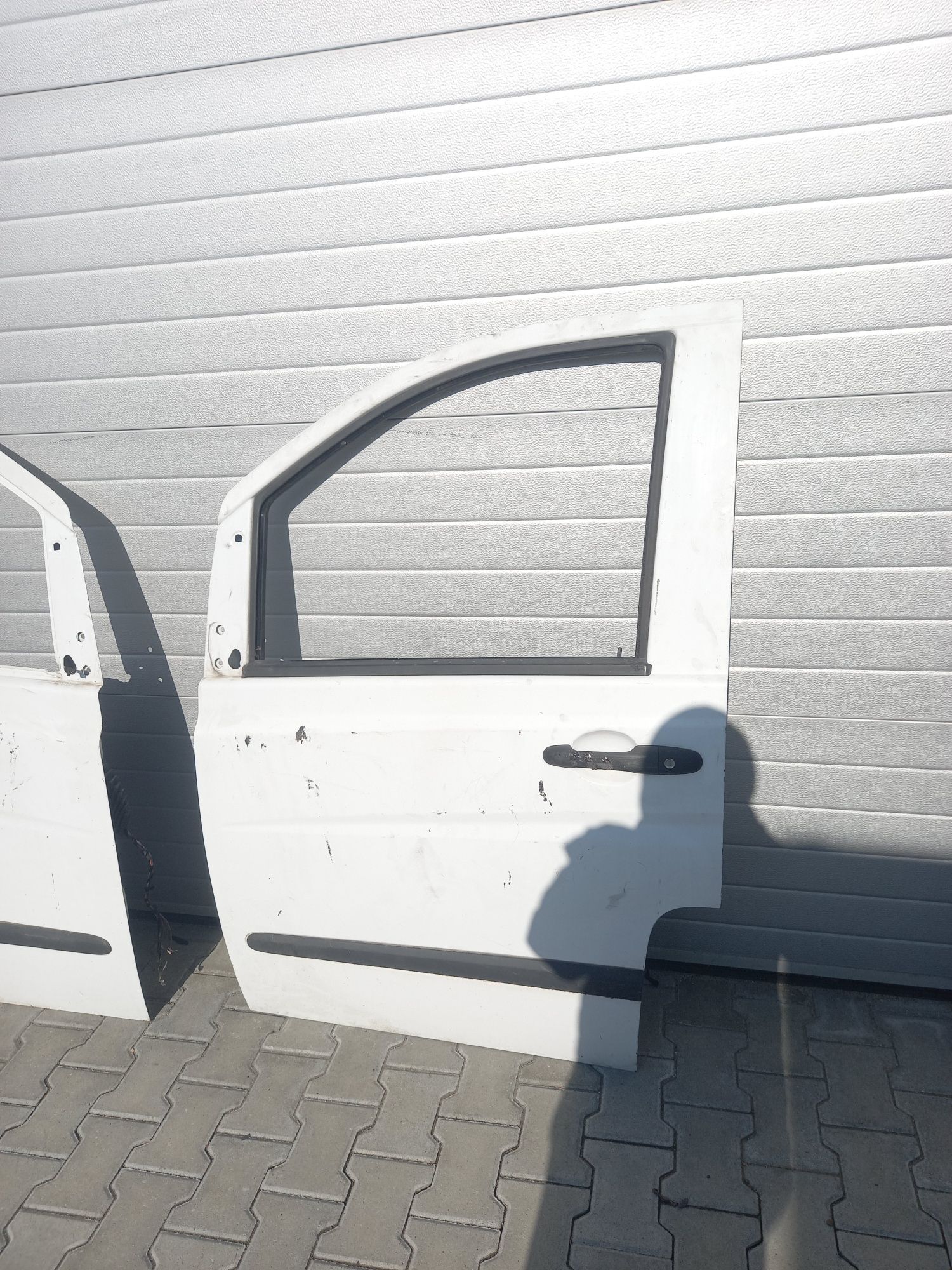 Двері дверка дверь передні Mercedes Vito w639