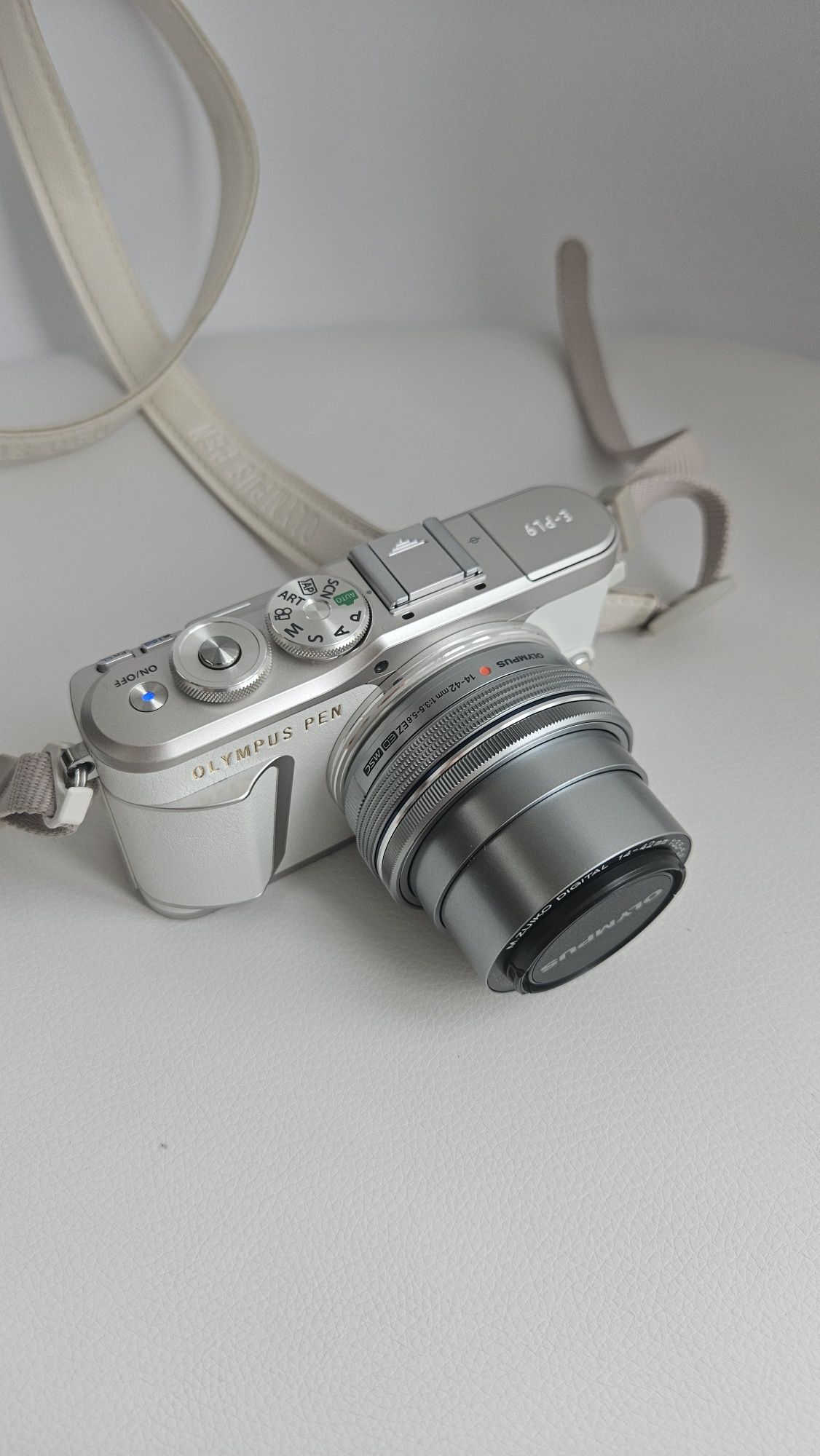 Olympus Pen E-PL9 z obiektywem 14-42