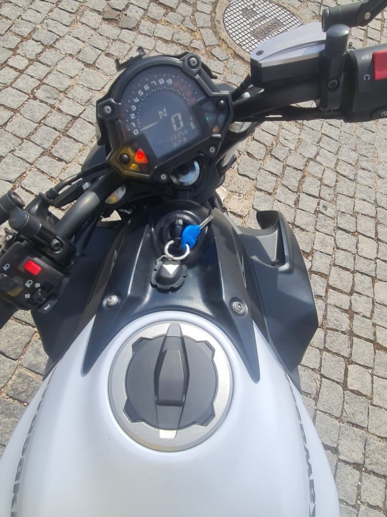Kawasaki Z650 impecável