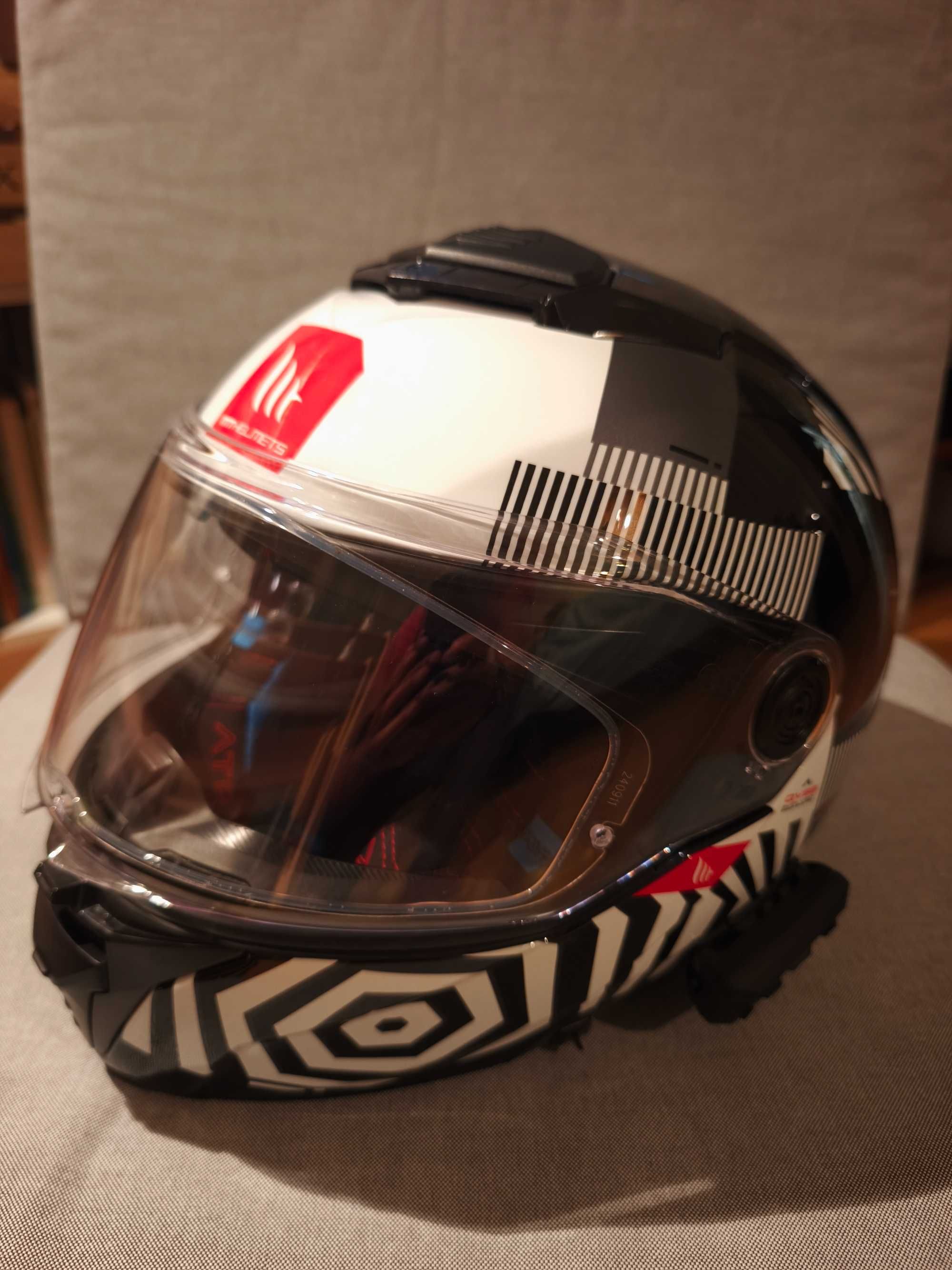 Capacete modelar MT atom 2 stranger, tamanho L, com 1 semana de uso