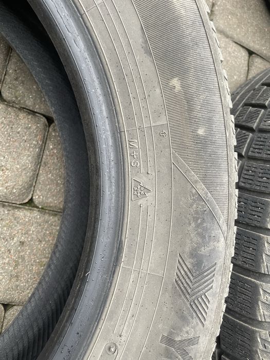 Продаю зимові шини розмір 225/60