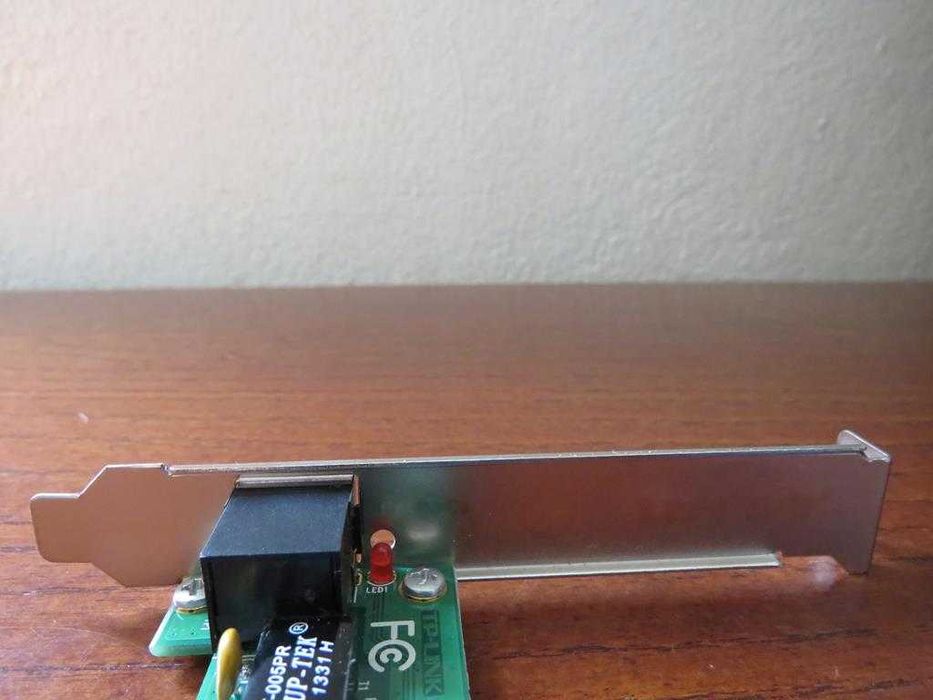 Placa rede tipo PCI marca TP-LINK velocidade até 200mbps. Estado novo