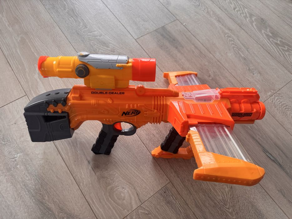 Pistolet Nerf   Doomlands Double Dealer.