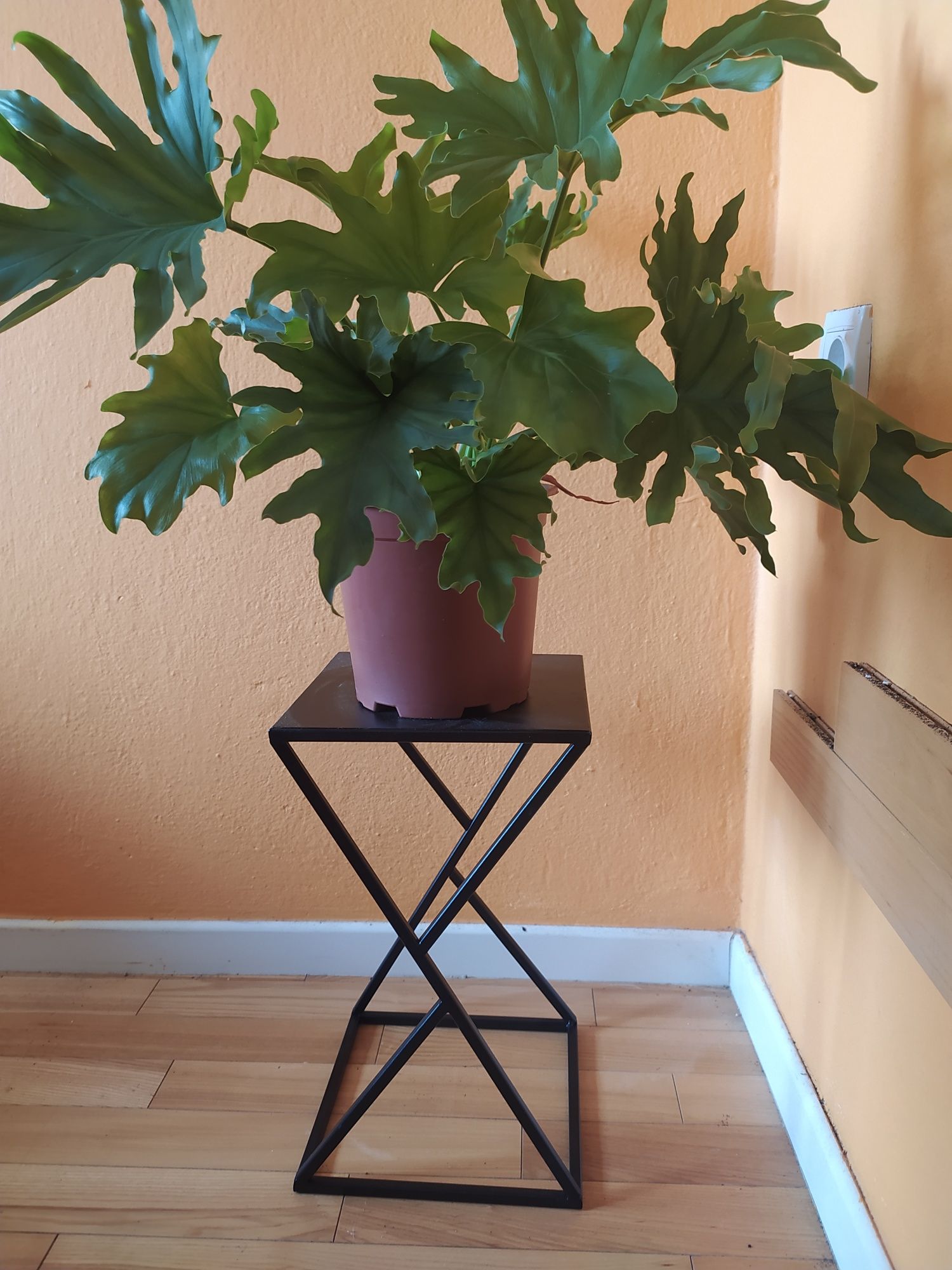 Kwietnik, czarny metalowy, stojak na rośliny - 40 cm