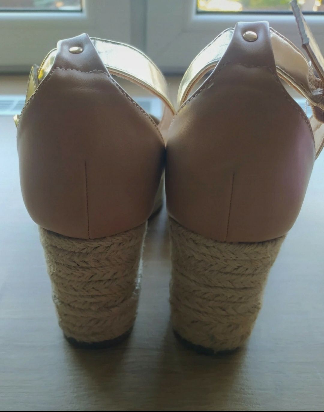 Sliczne buty na koturnie  ILove Bee Zee  nowe 38