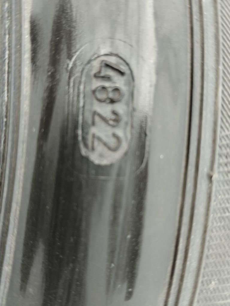 Резина зима195-65-15. 7-8мм