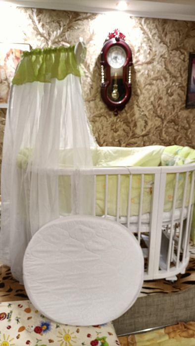 Продам овальную кроватку OVALBED трансформер со всей комплектацией.о