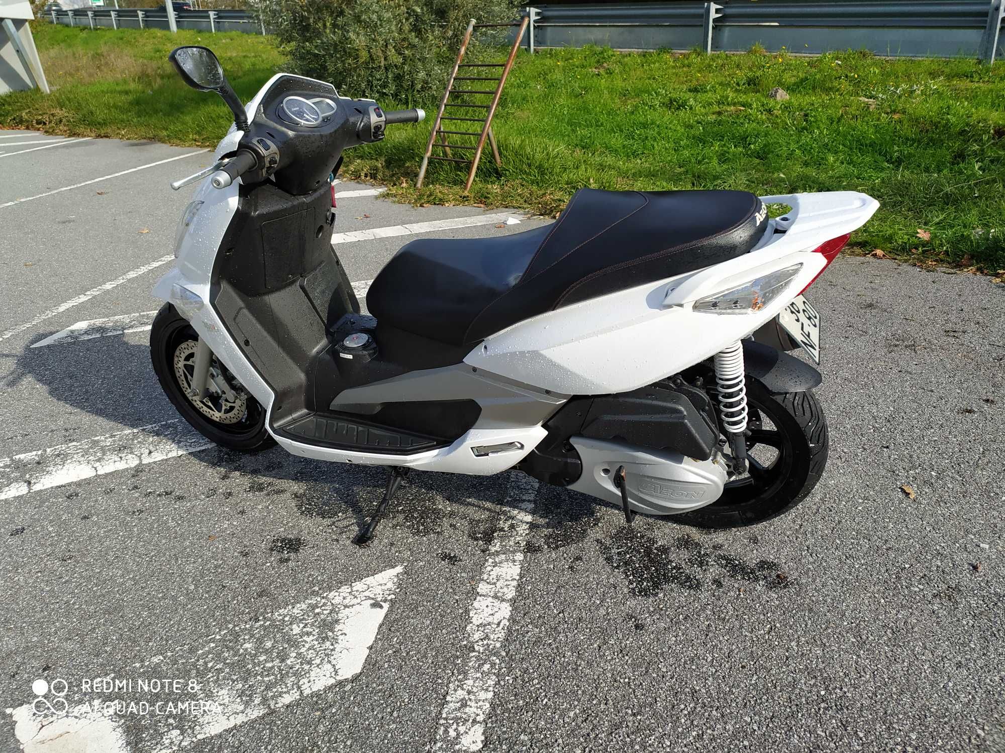 Scooter Aeon urban 350i com poucos klm