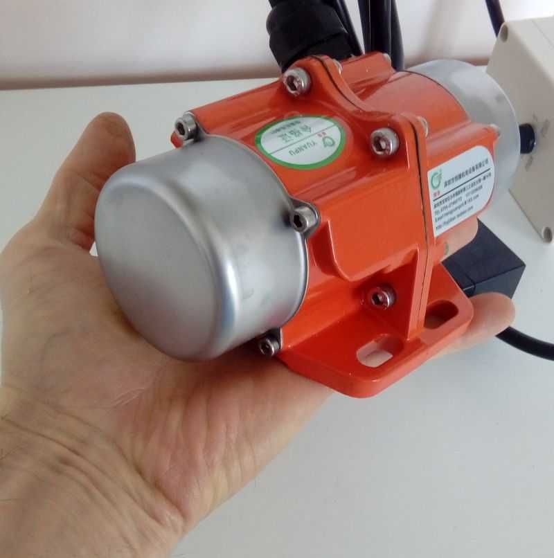 silnik wibracyjny 220V 30W z regulatorem