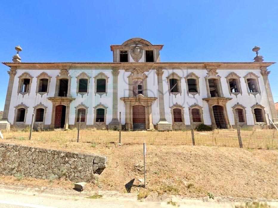 Solar dos Pimentéis, Palácio para recuperar em Mogadouro, Bragança