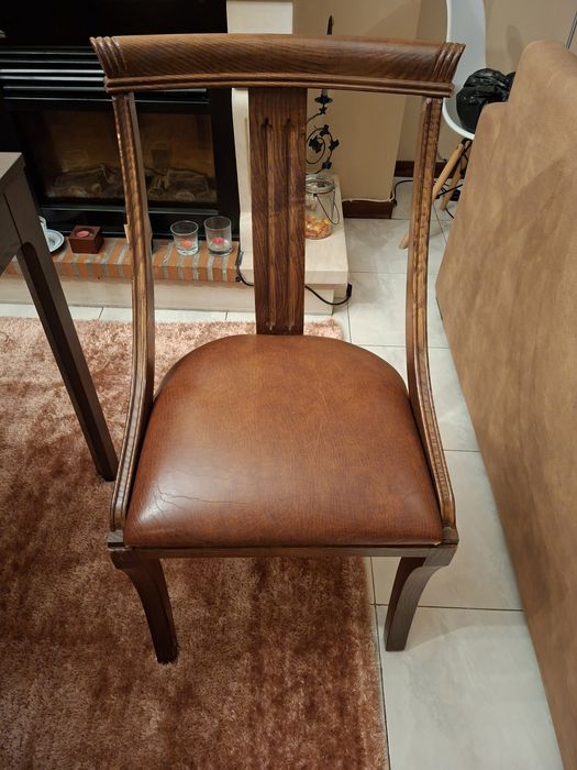 8 cadeiras em madeira castanho