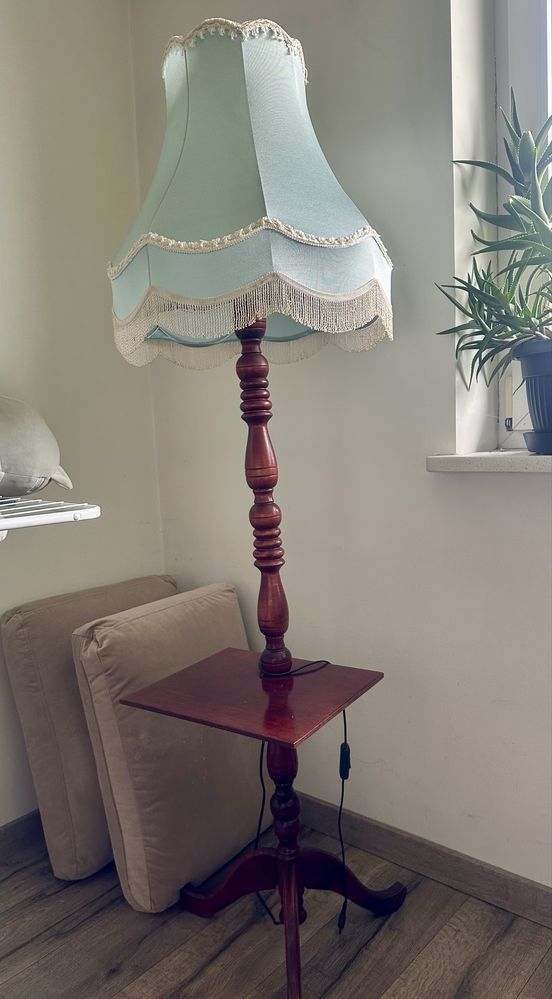 Lampka podłogowa w stylu retro