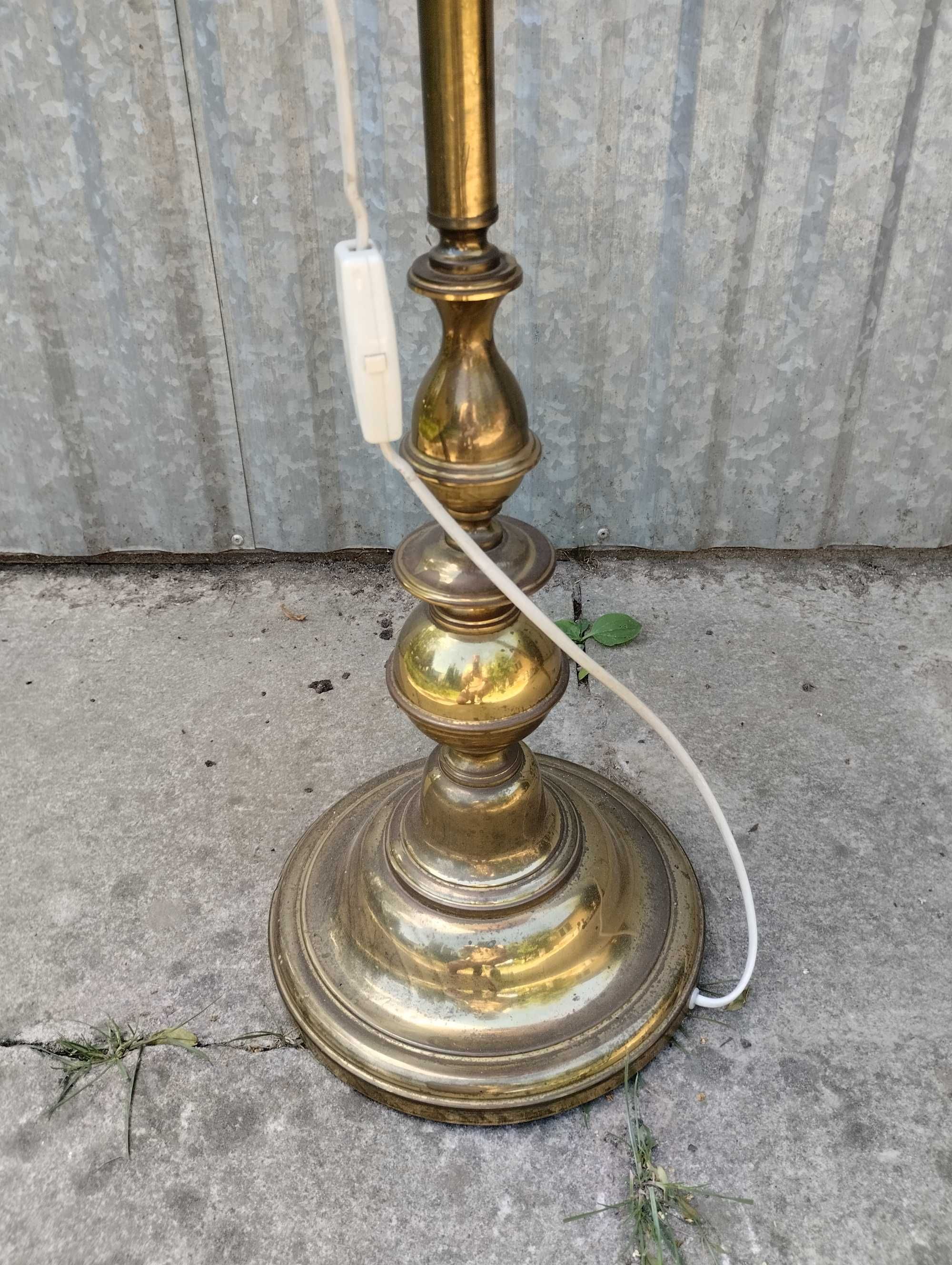 Lampa stojąca z abażurem