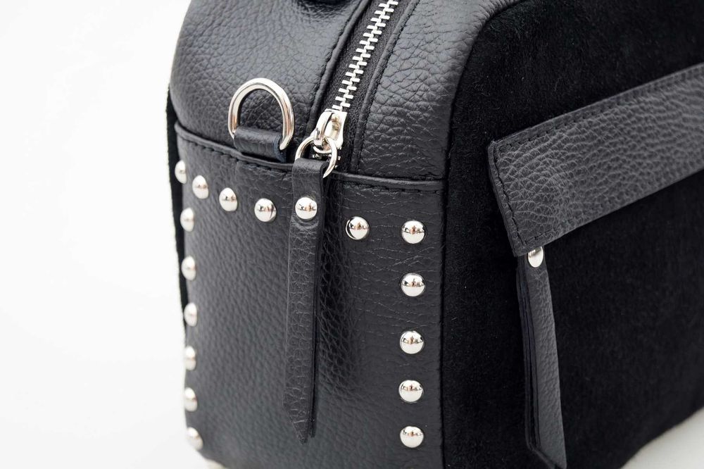 TOREBKA zamszowa listonoszka kuferek z ćwiekami V222 czarna