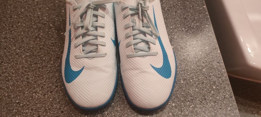 Buty piłkarskie Nike rozm 36