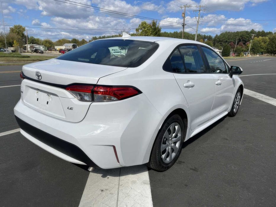 Toyota Corolla LE      2021