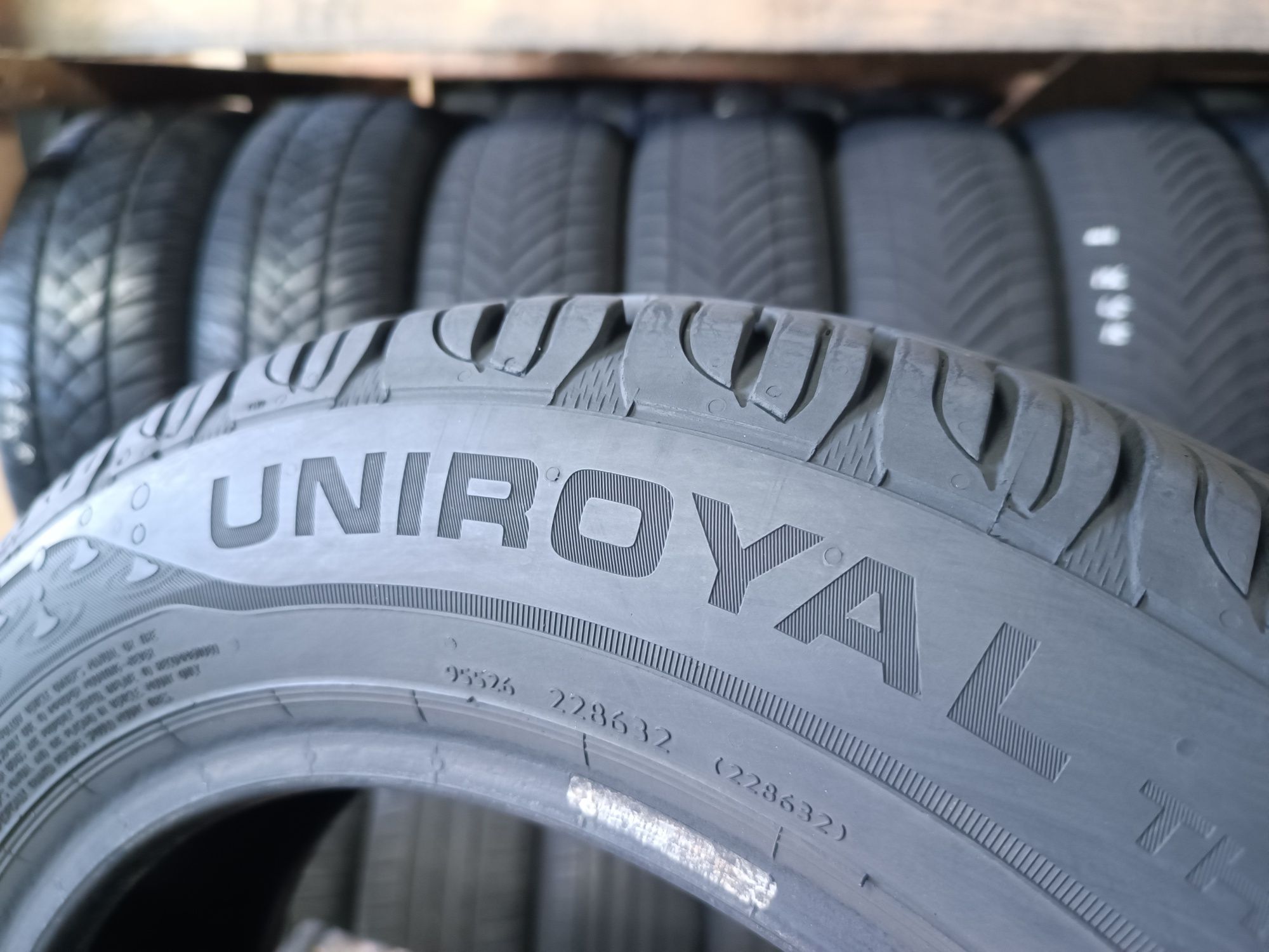 Майже нові літні шини UNIROYAL 145/70 R13 резина Р13