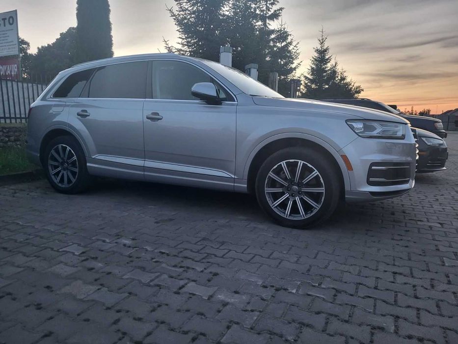 Ауді Q7 2017  колір сірий
