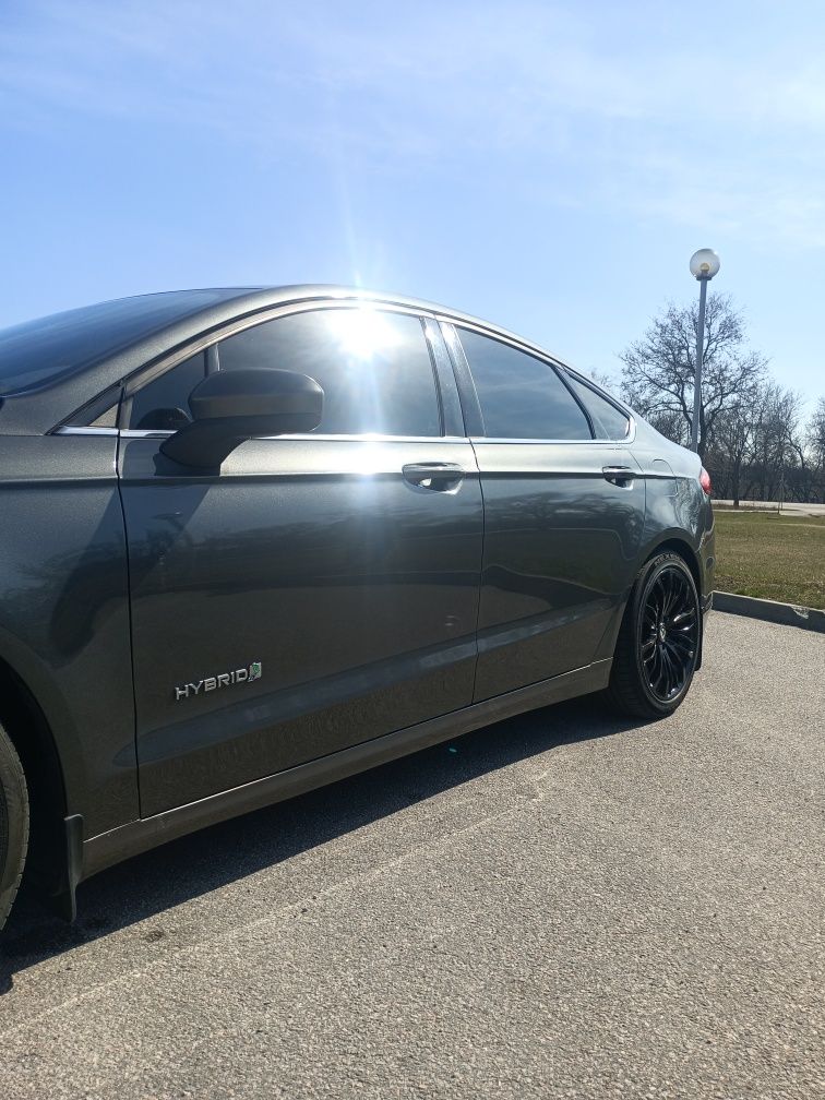 Продам Ford Fusion гібрид