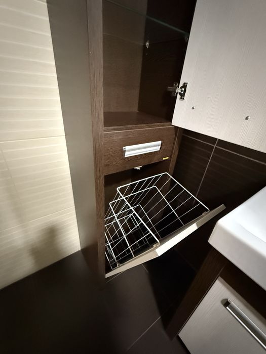 Пенал у ванну кімнату