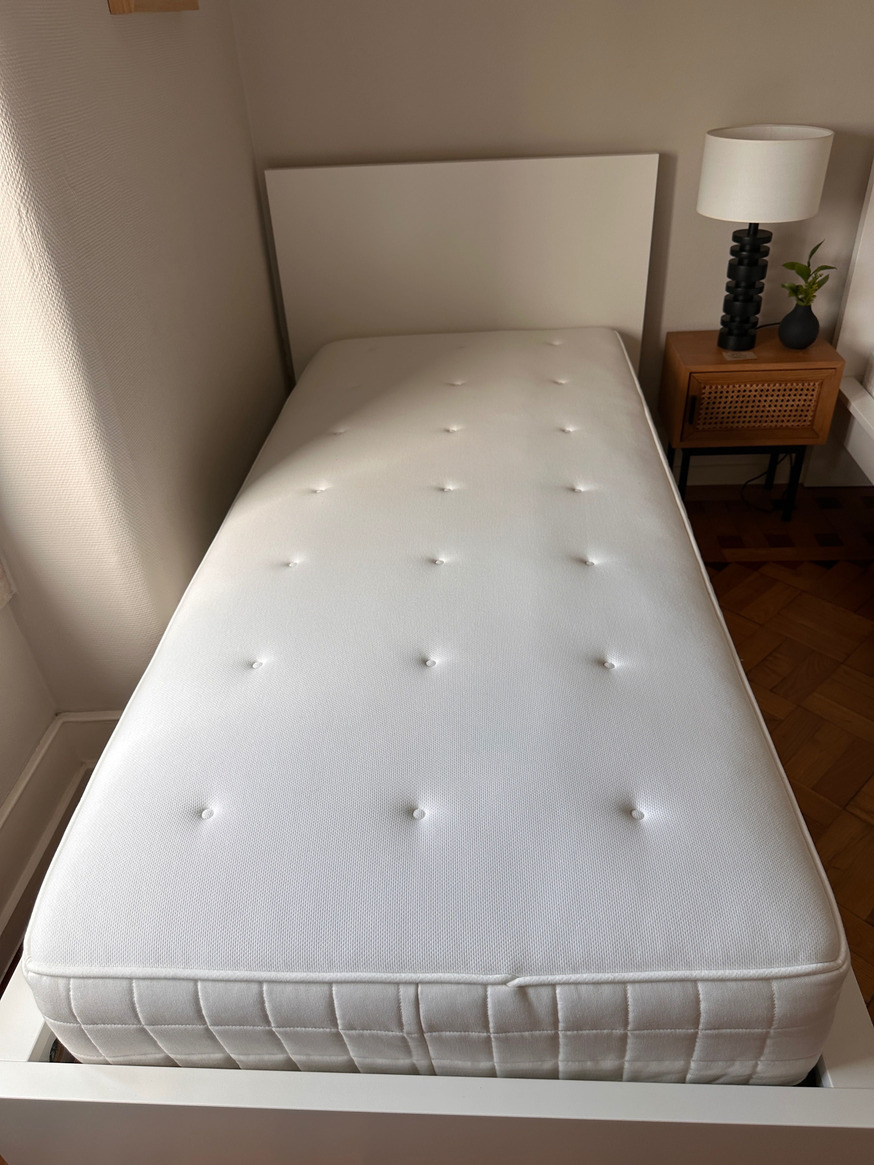 cama con arrumaçao e cabeceira modelo Malm Ikea