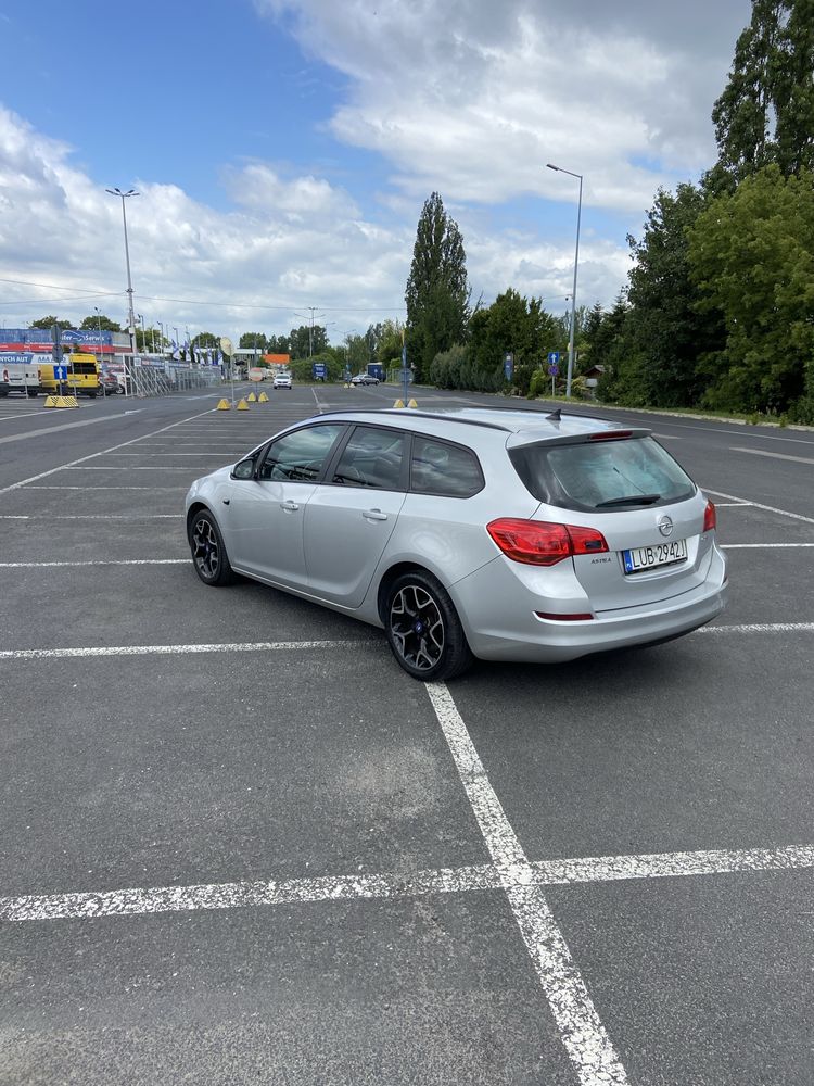 Astra J Sport Tourer  1.7 CDTI