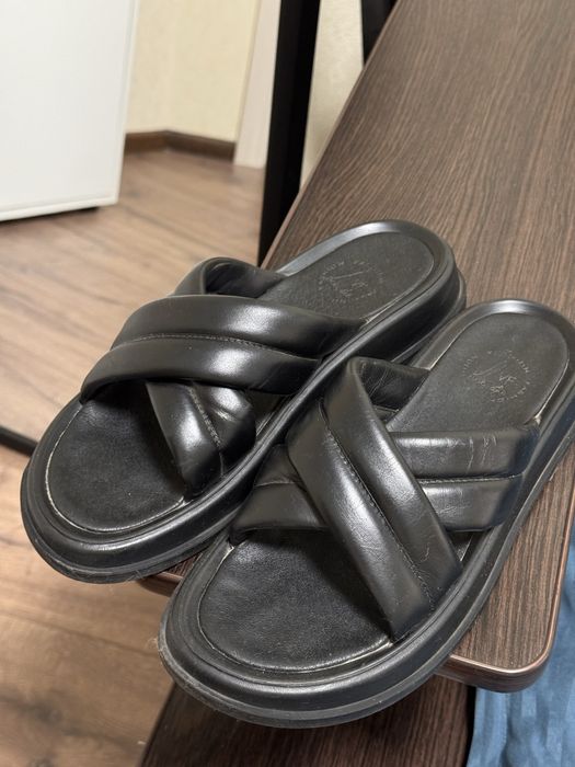 Тапочки шкіряні 39 розмір