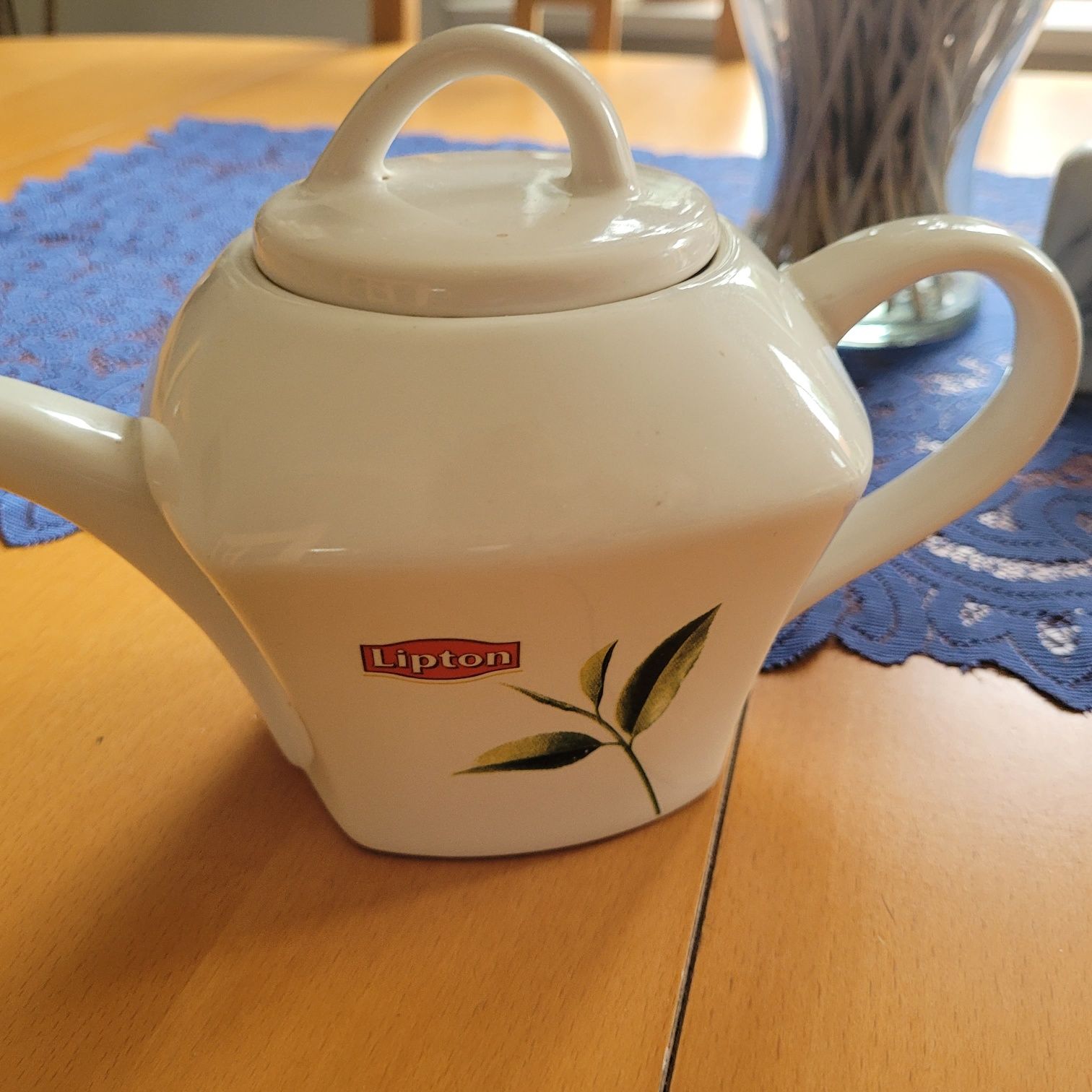 Dzbanek do herbaty z logo Lipton
