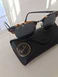 Óculos de sol Ray-ban clubmaster (um clássico)