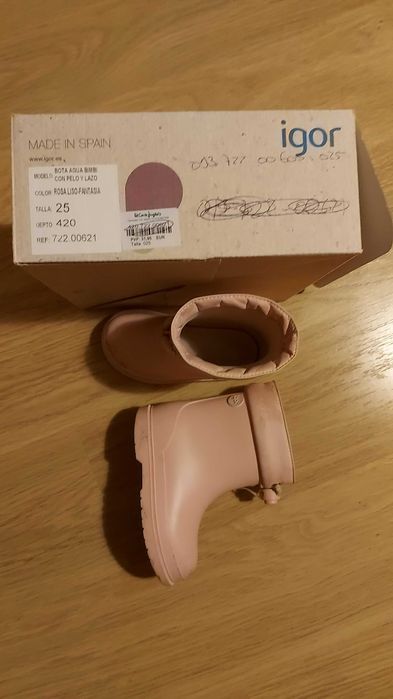 Sapatos menina ainda com caixa T25 e 26