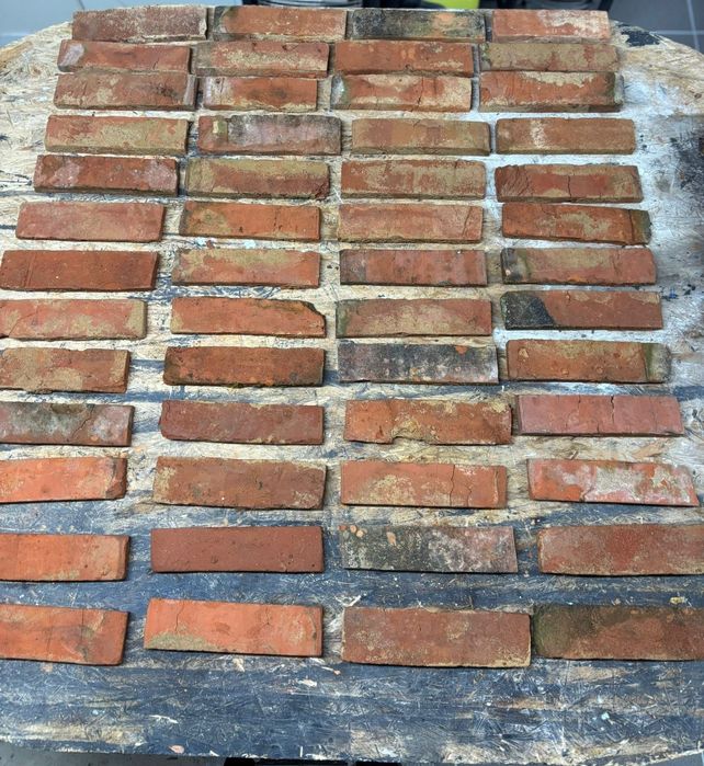 Płytki z cegły rozbiórkowej
