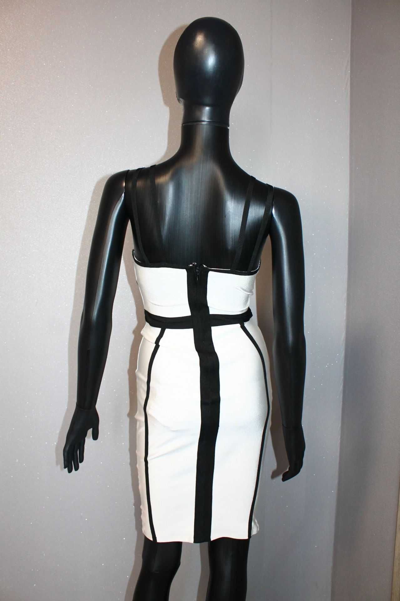 Стильное черно-белое молочное бандажное миди платье портупея xs