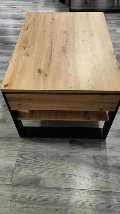 Drewniany stół do salonu ( płyta MDF)