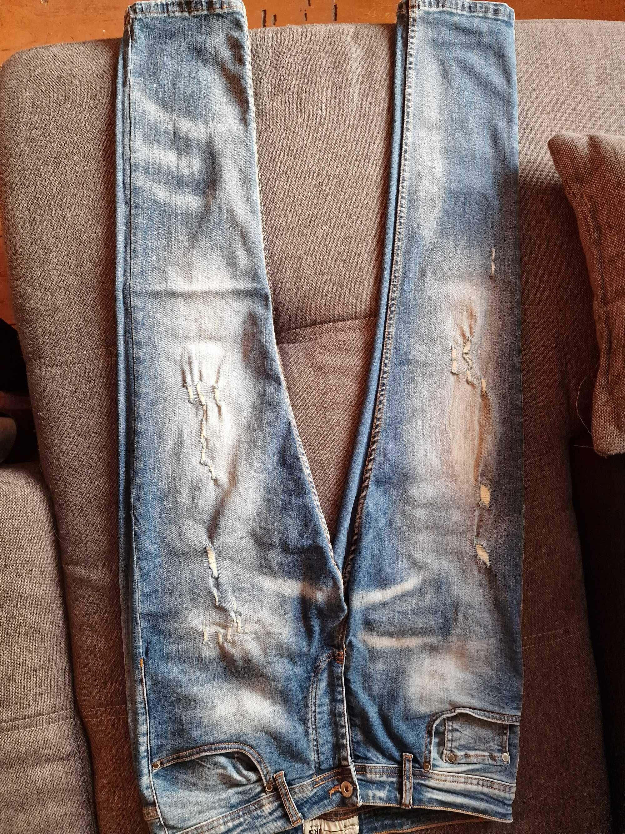 Spodnie jeansowe slim fit z dziurami