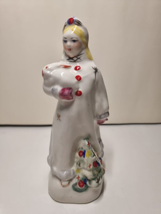 Статуэтка  Снегурочка с зайцем городница очень редко 1953 по 1957 год