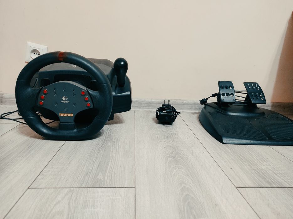 Ігровий руль Logitech momo racing