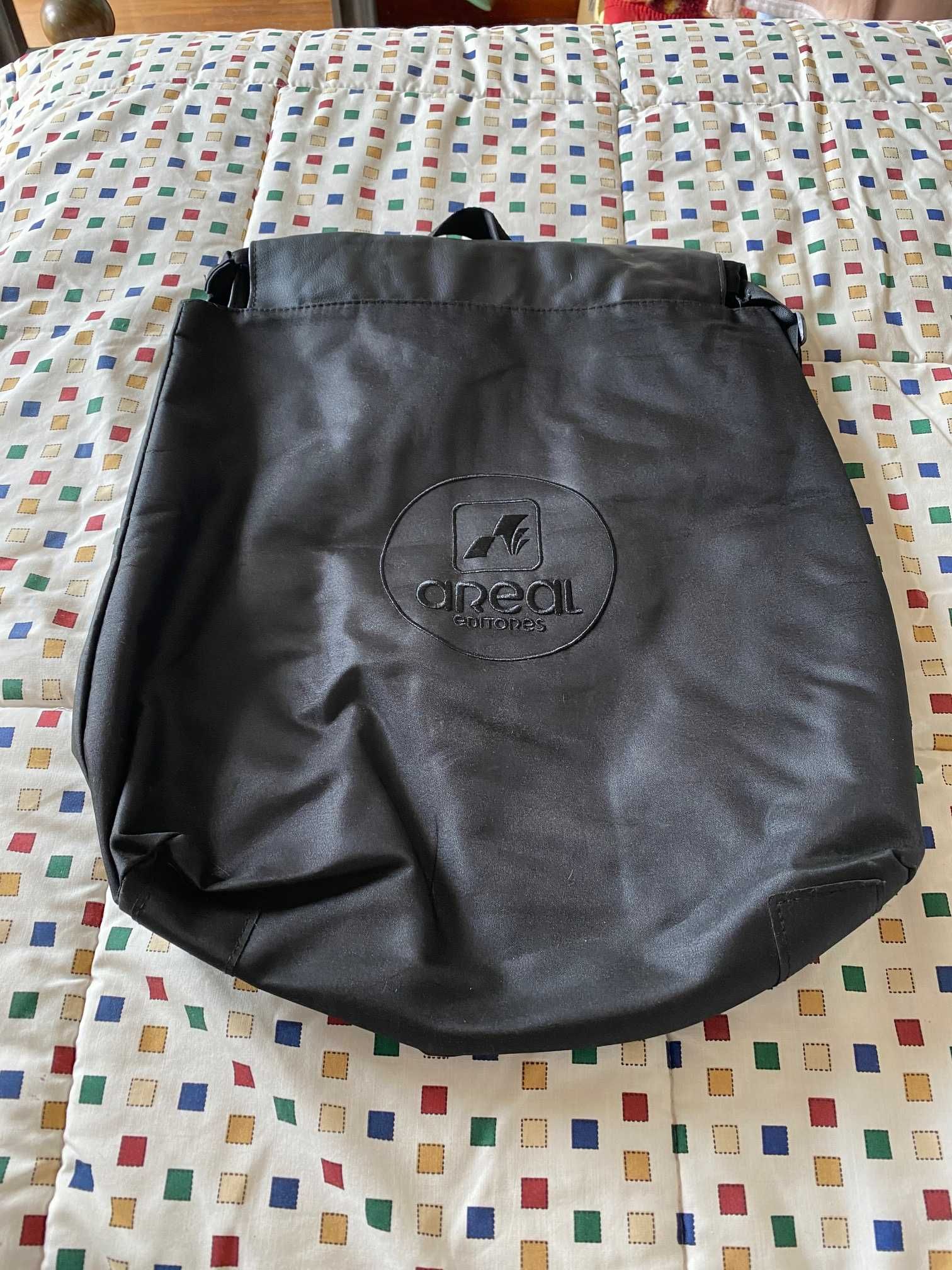 mochila areal cinzenta nova