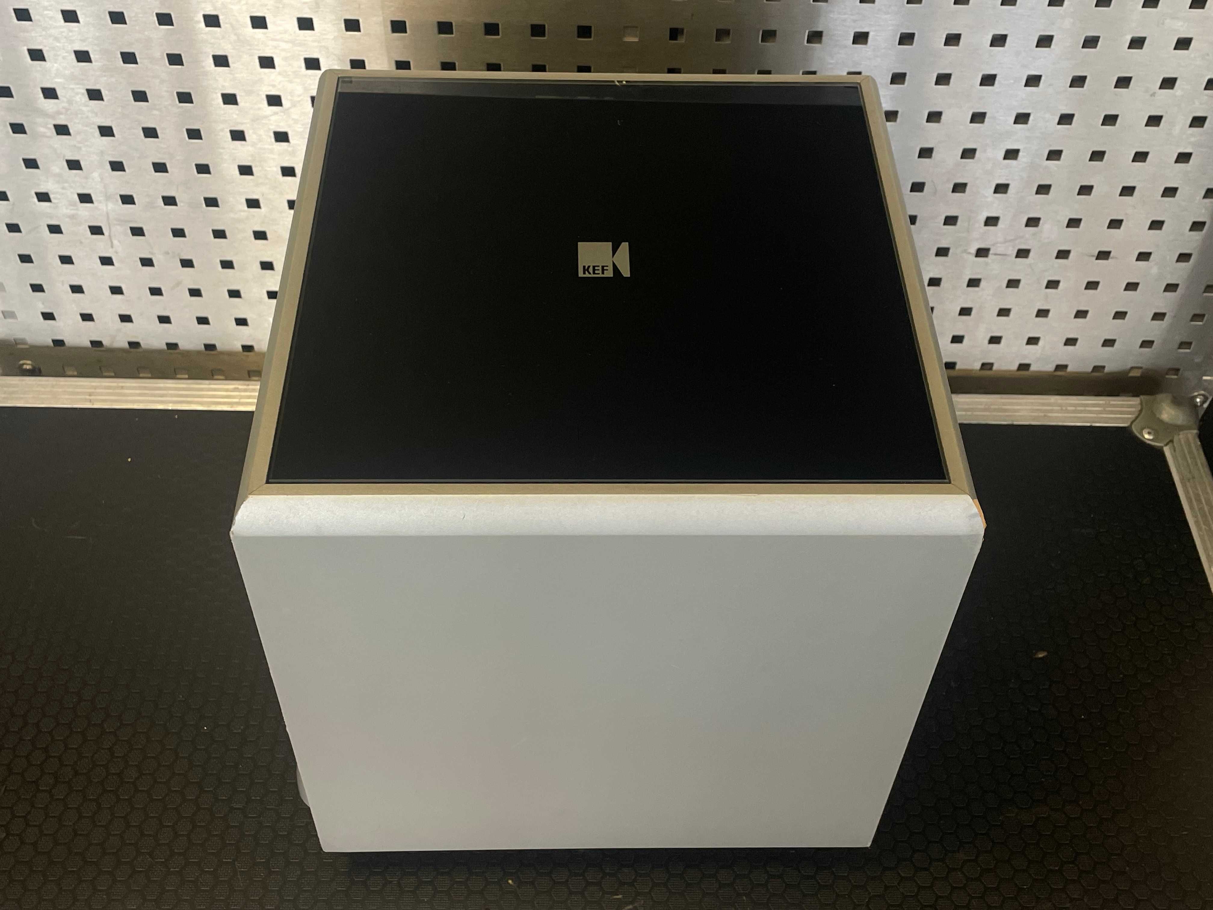 Bas, Subwoofer kina domowego KEF PSW-2010, 250W RMS