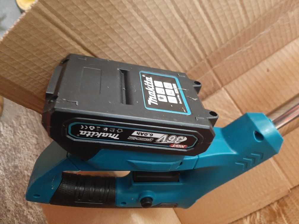 Продам  акумуляторний триммер Makita  DUR181BL