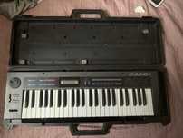 Syntezator Roland Alpha Juno 1 z oryginalnym kejsem