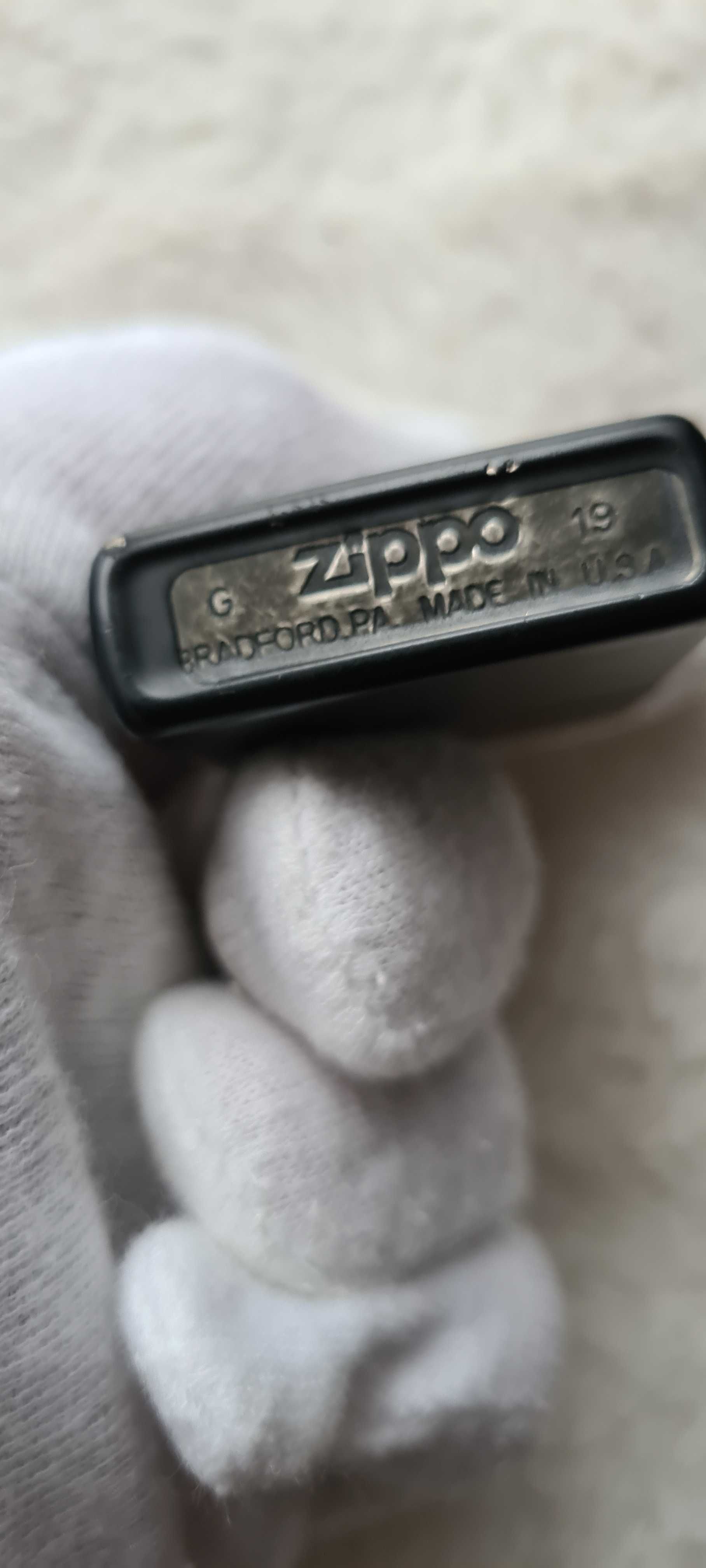 Zapalniczka Zippo Black z logo.