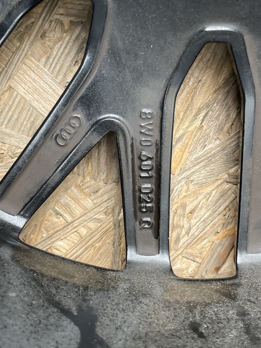 8W0601025Q Дискі Audi A4 B9 дискі передні