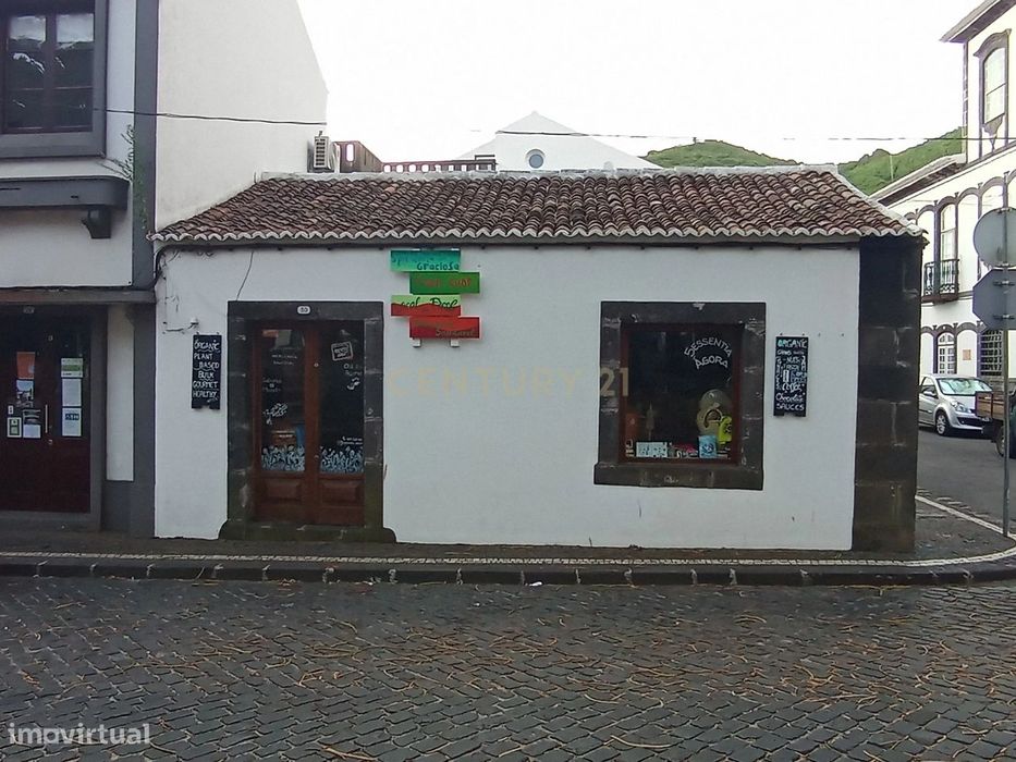 Loja no centro de Santa Cruz, ilha Graciosa