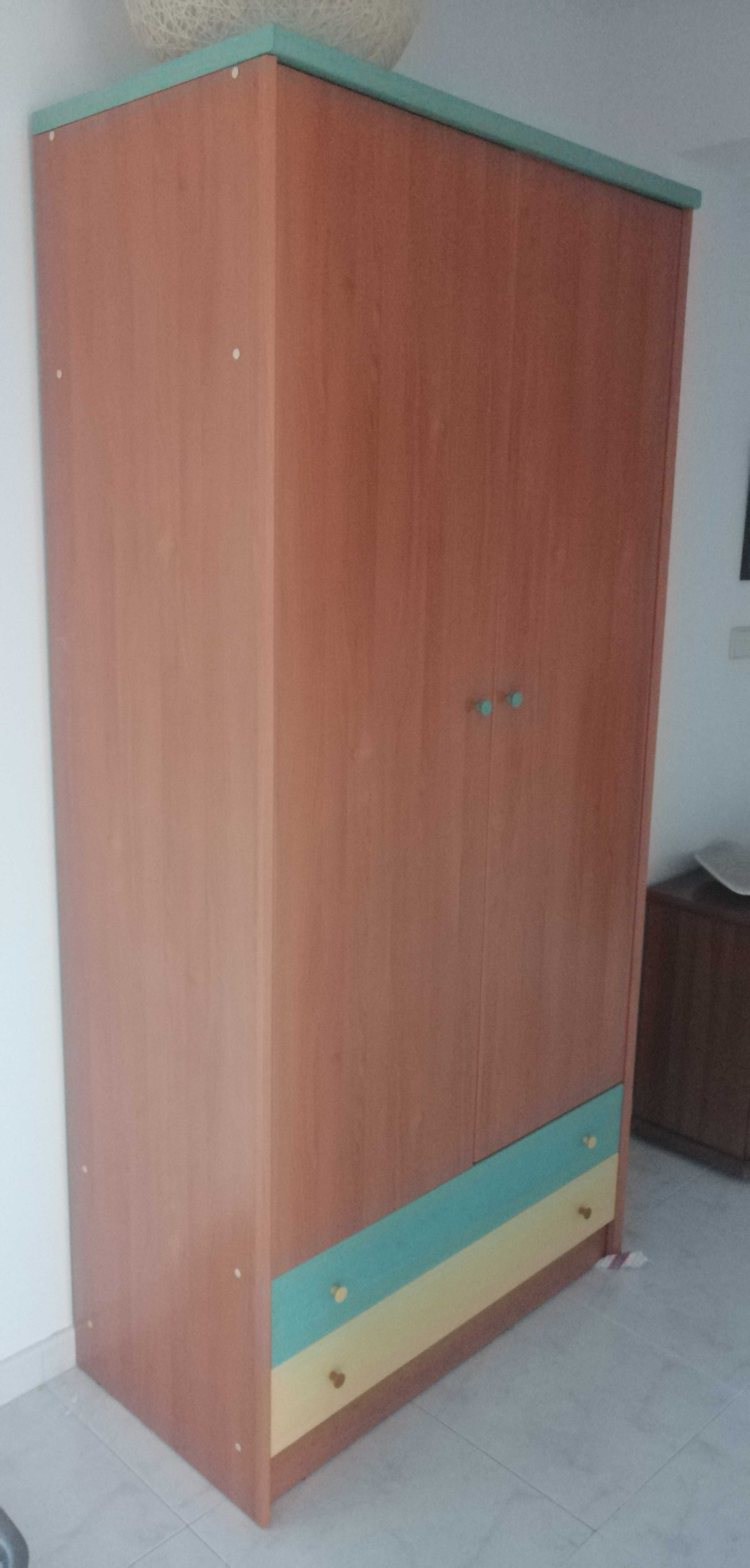 Roupeiro para quarto criança